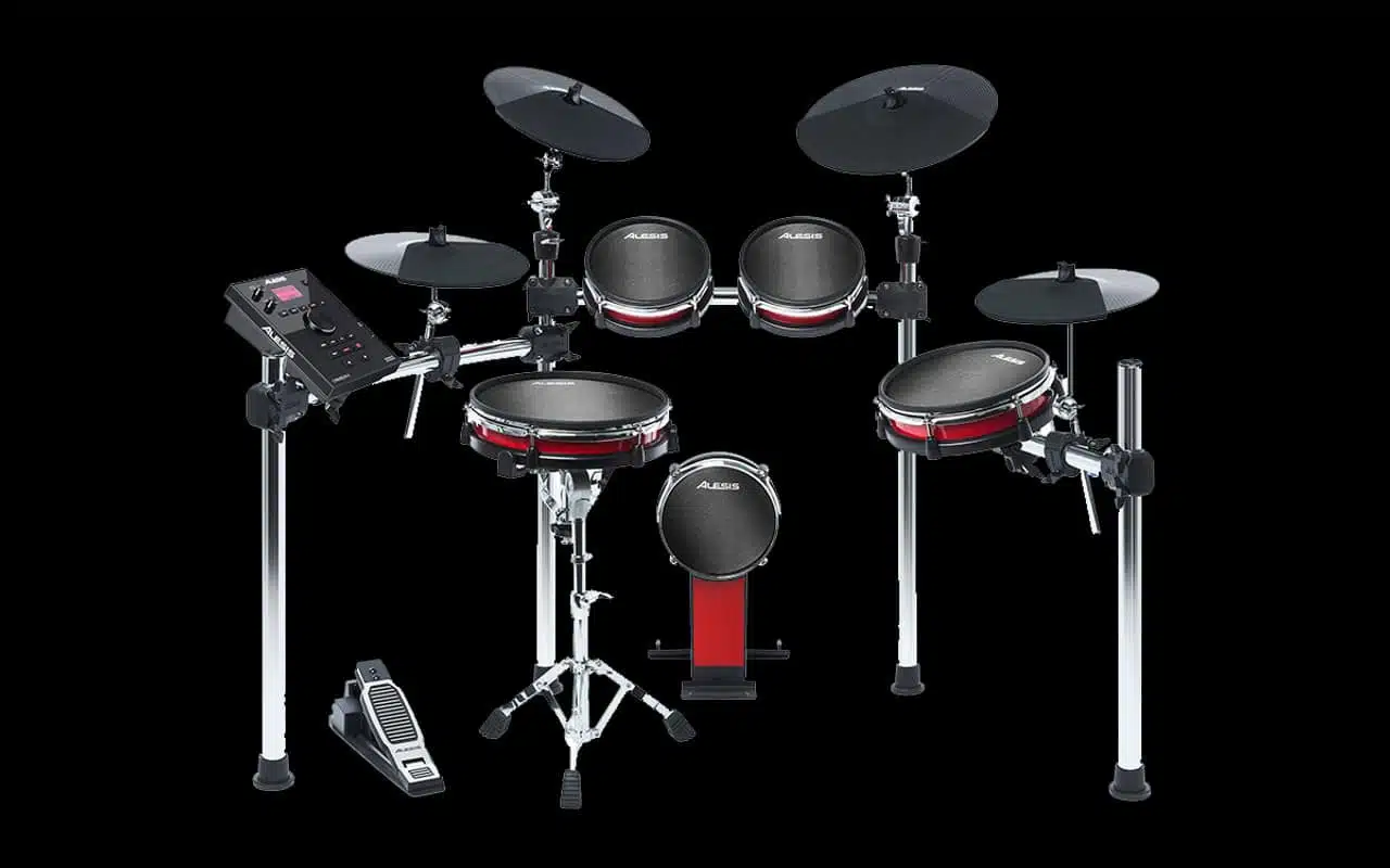a drum set with a black background Alesis Crimson II leguidedesbatteurs.com