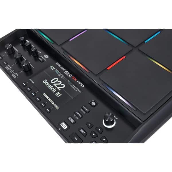Gros plan sur l'écran couleur, les boutons et la molette Value rétroéclairée du Roland SPD-SX Pro