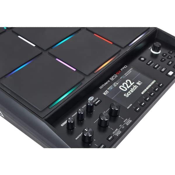Gros plan sur les potentiomètres Master, Phones, Click, Master Effect et Pad Edit du Roland SPD-SX Pro