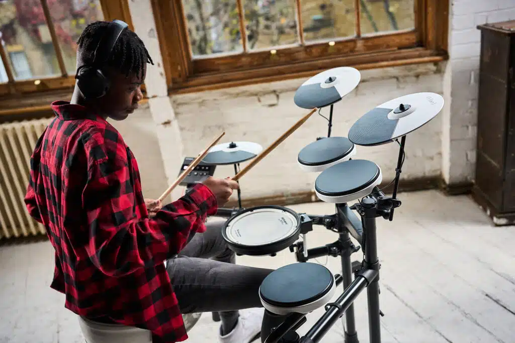 a person playing a drum set Roland TD-02KV leguidedesbatteurs.com