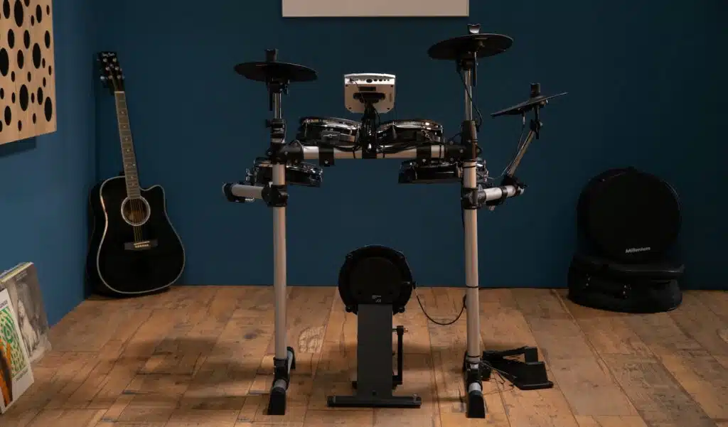 a drum set in a room MILLENIUM MPS 150X leguidedesbatteurs.com