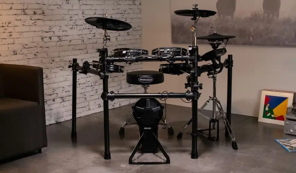 a drum set in a room MPS 750X LEGUIDEDESBATTEURS.COM