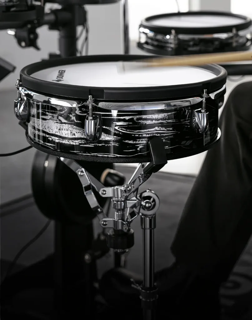 a drum set with a stick
DONNER Beat Max leguidedesbatteurs.com