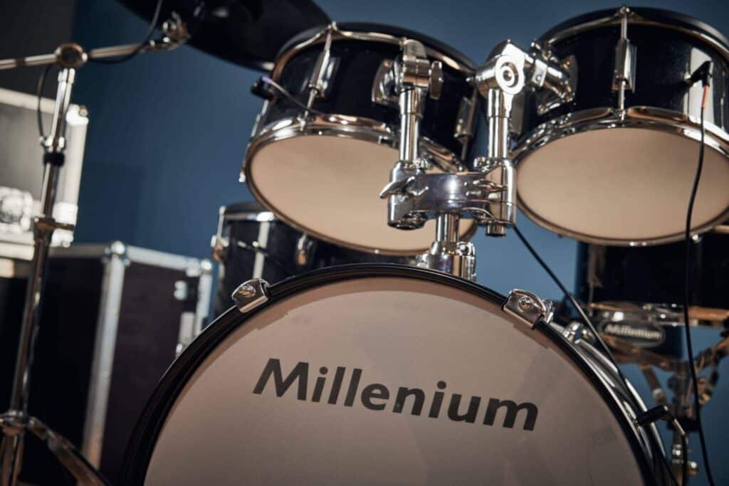 a drum set with black and white drums
MPS-750X PRO