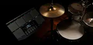 Batterie et contrôleur de musique.