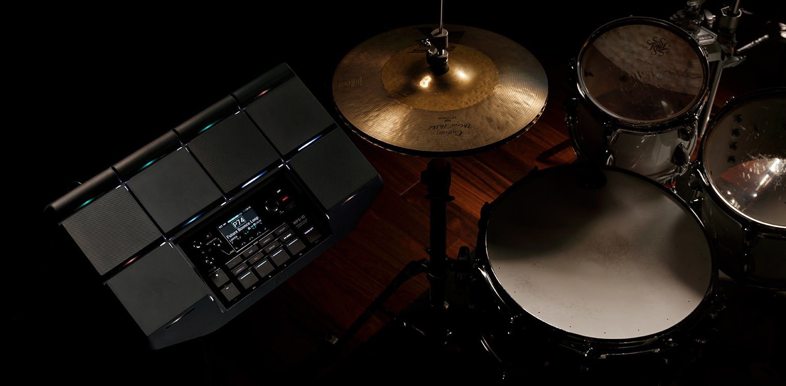 Batterie et contrôleur de musique.