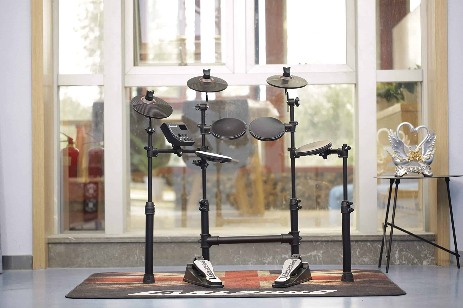 Batterie électronique dans une pièce