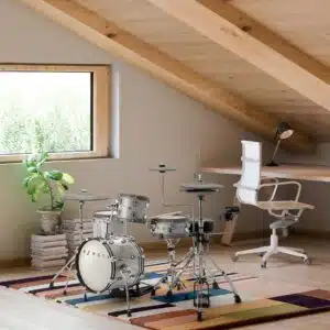 Batterie dans un bureau moderne. Efnote Mini E-Drum Set leguidedesbatteurs.com