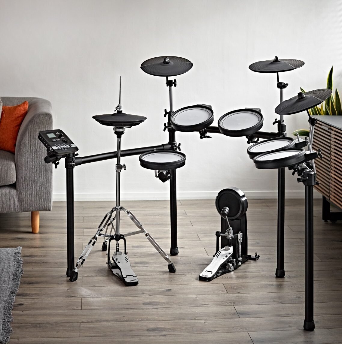 Batterie électronique dans un salon moderne. Digital Drums 550 leguidedesbatteurs.com