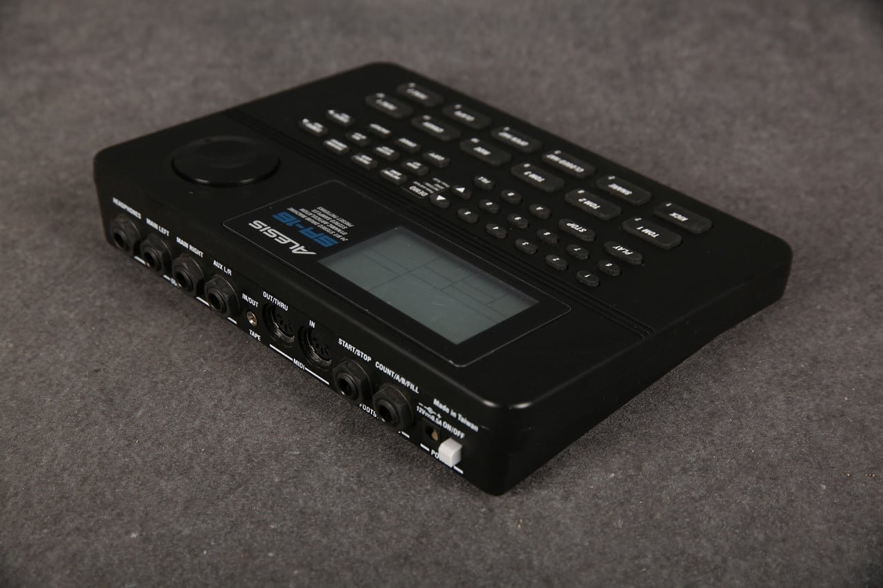 Équipement audio électronique noir ALESIS SR16 leguidedesbatteurs.com