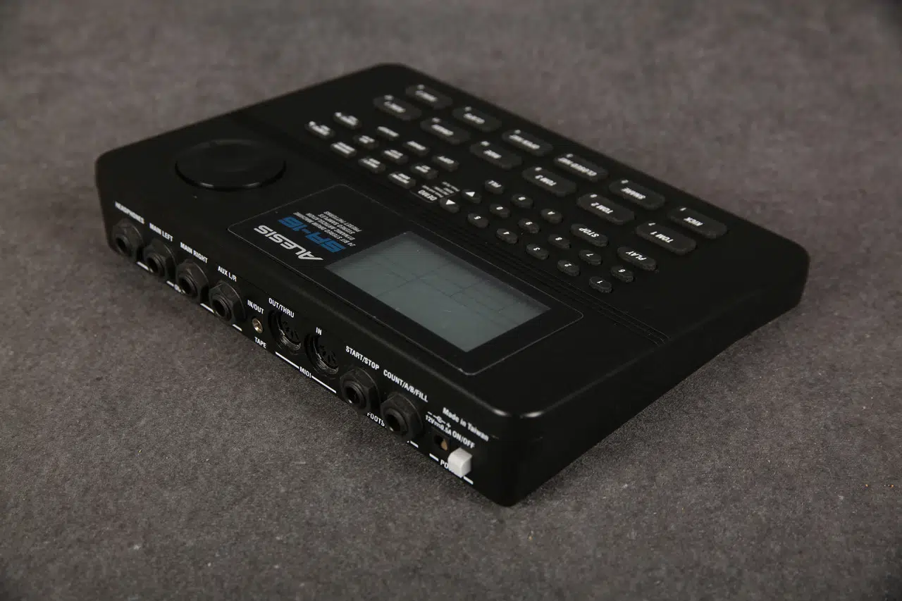 Équipement audio électronique noir ALESIS SR16 leguidedesbatteurs.com