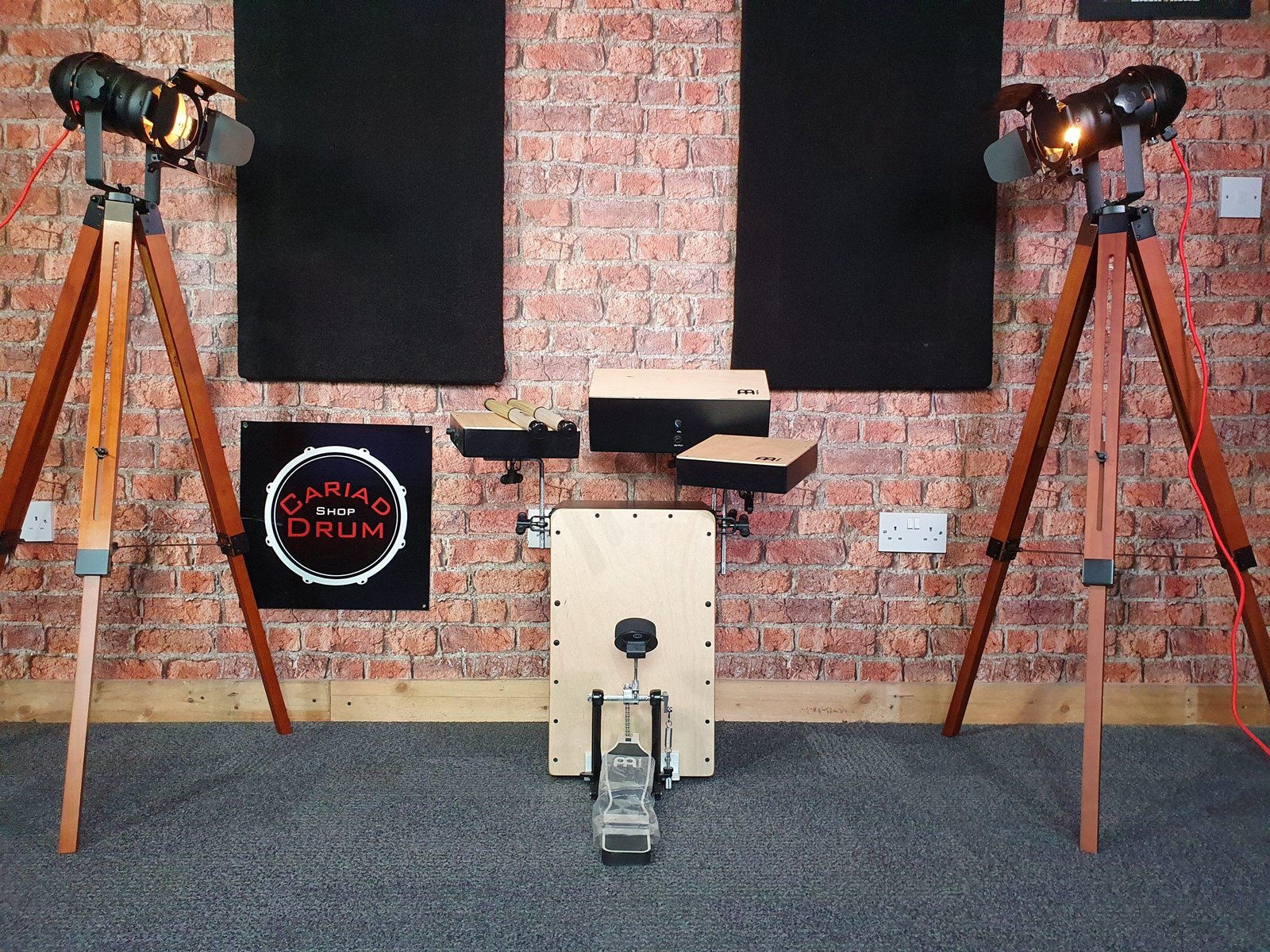 Kit de percussion avec éclairage. Meinl Cocktail Cajon LEGUIDEDESBATTEURS.COM