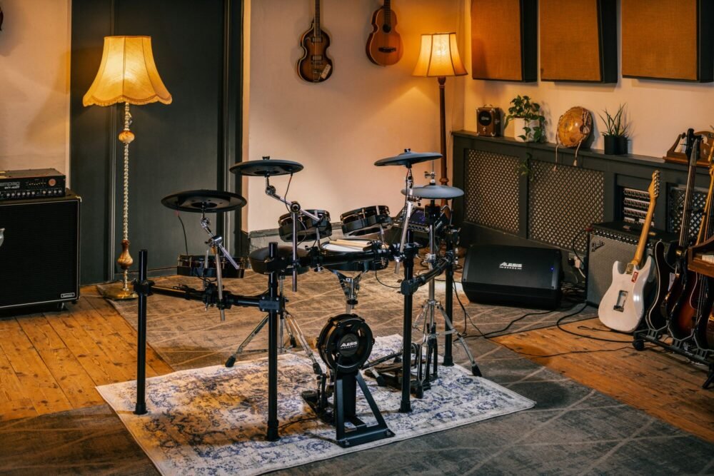 Salle de musique avec batterie électronique.
Alesis Strata Core
batterie Alesis