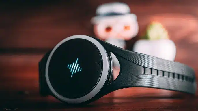 Montre connectée sur une table. Soundbrenner Pulse