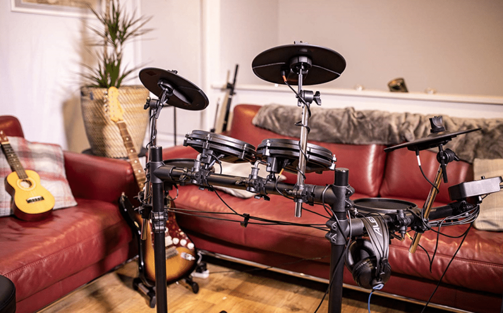 Batterie électronique dans un salon.
Alesis Turbo Mesh Kit
batterie Alesis