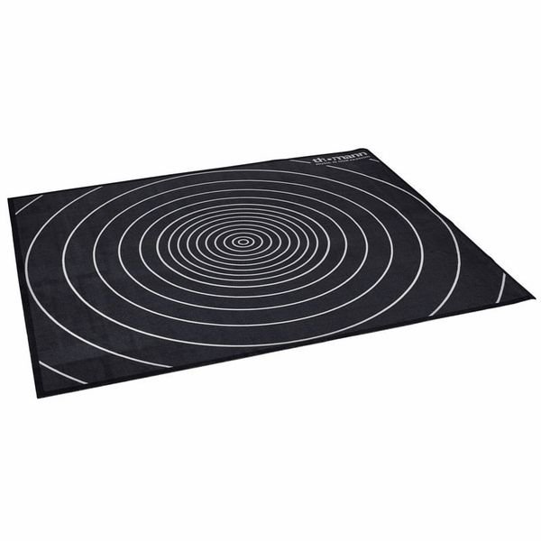 Tapis Thomann Drum Rug installe sous une batterie