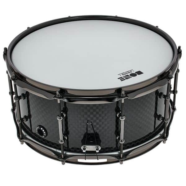 Vue trois quarts de dessus de la Bone TRUE Carbon Matte Plain avec sa peau BONE by Remo