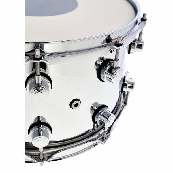 Gros plan sur le fut acier miroir et l event de la DW Performance Steel