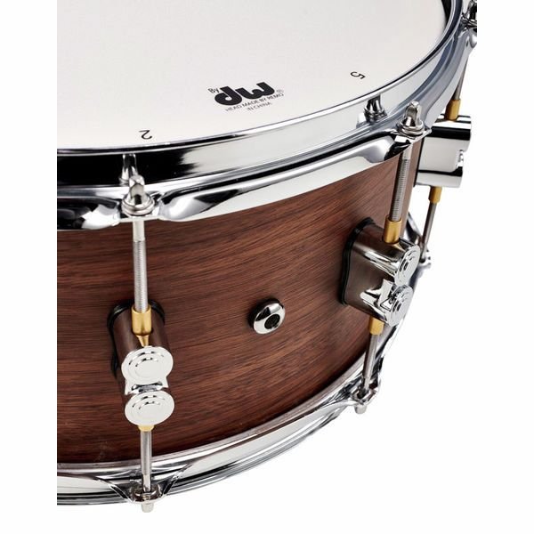 Detail du fut noyer satine et des tirants tube lugs de la PDP Limited Edition