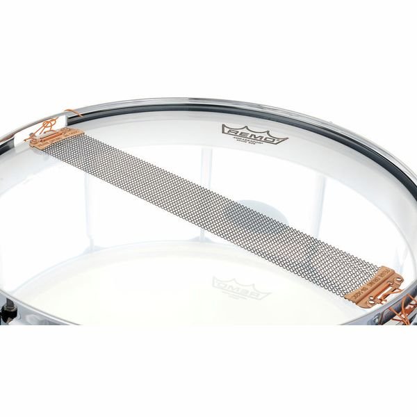 Timbre et cordons de fixation de la Pearl Crystal Beat vus de dessous