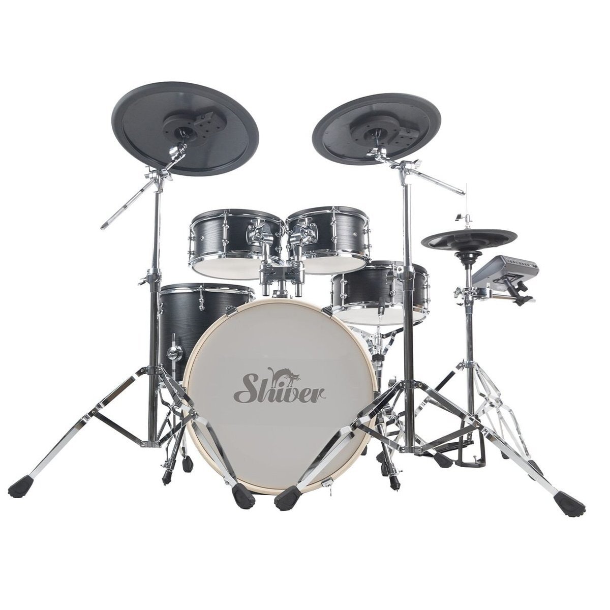 Shiver EDS-3 vue de face : grosse caisse 20 pouces avec logo Shiver, fûts tilleul noir, cymbales et charleston sur pied