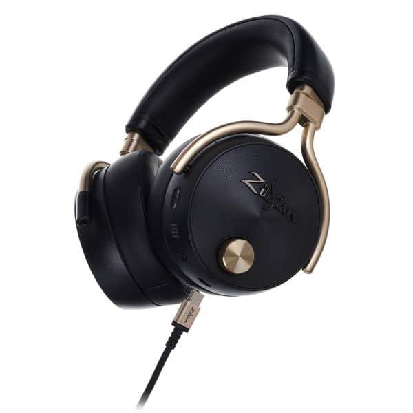 Casque Zildjian ALCHEM-E en charge USB-C, arceaux dorés et molette de volume en laiton façon cymbale