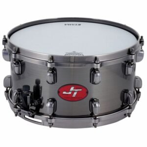 Caisse claire Tama JT147 John Tempesta en laiton nickel noir avec badge JT rouge