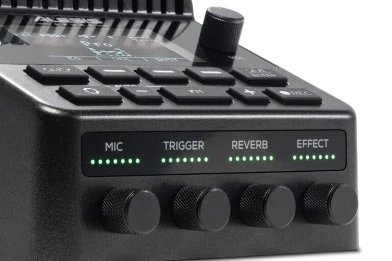 Potentiomètres Mic, Trigger, Reverb et Effect de l’Alesis Kitstream avec leurs témoins lumineux