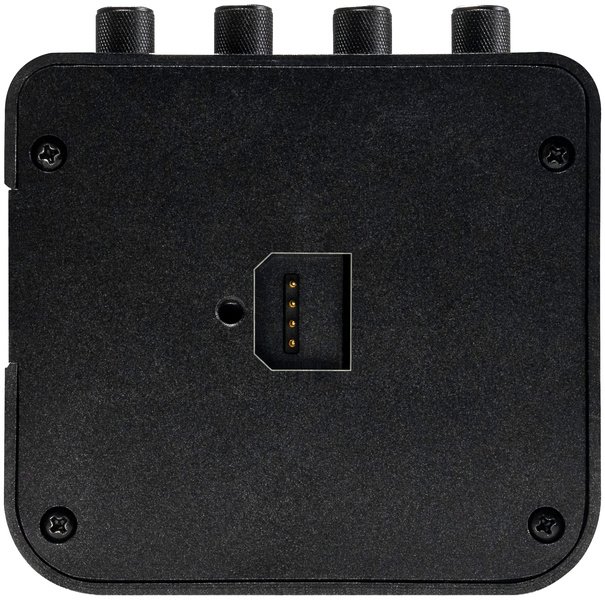 Dessous de l’Alesis Kitstream : connecteur à broches qui le relie à sa pince de grosse caisse