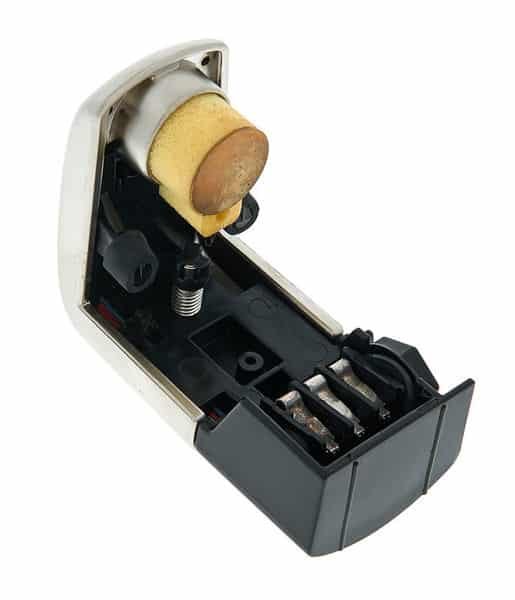 Trigger de tom 2box TrigIt ouvert : mousse, ressort et contacts de la prise jack