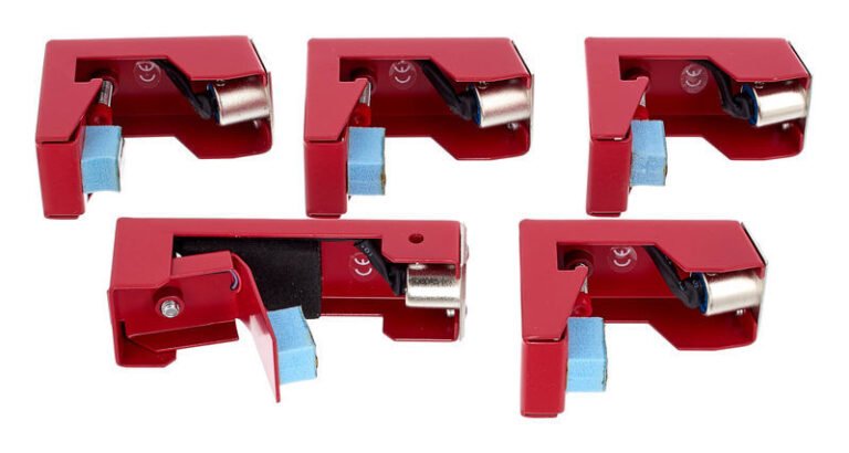 Les cinq triggers DDrum Acoustic Pro vus de dessous, côté pince de fixation sur le cercle
