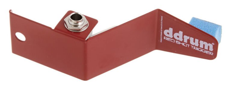 Trigger de grosse caisse Red Shot de profil : tôle rouge coudée, embase jack et mousse bleue