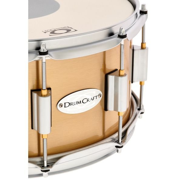 Vue de dessus de la Bell Brass Snare avec sa peau Remo Black Dot