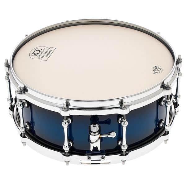Vue de profil de la DrumCraft Vanguard Maple et de son accastillage chrome