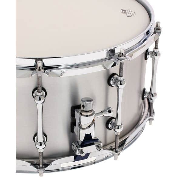 Badge DrumCraft Vanguard sur le fut aluminium