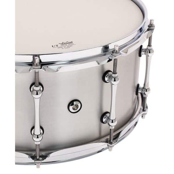 Vue de trois quarts de la DrumCraft Vanguard Alu 14x6,5