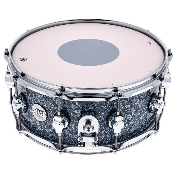 Vue de profil de la DW Design 14x6 et de ses tirants True-Pitch