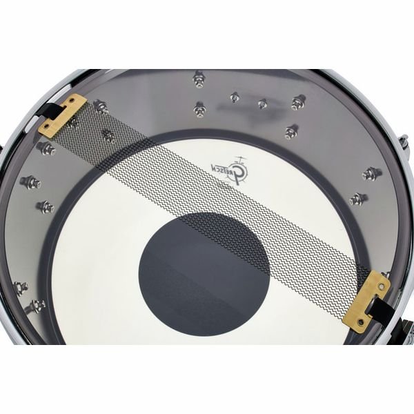 Vue de trois quarts de la Gretsch Black Nickel over Steel 14x6,5