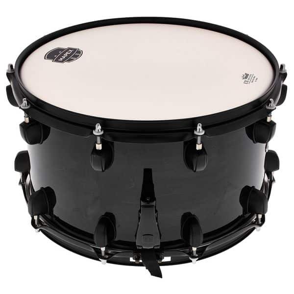 Vue de profil de la Mapex MPX Hybrid 14x8 et de ses cercles triple flange