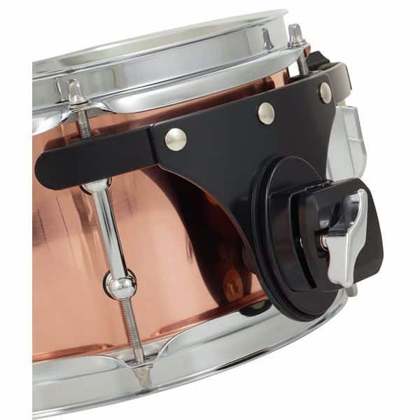 Attache pour pied de cymbale fournie avec la Copper Side Snare
