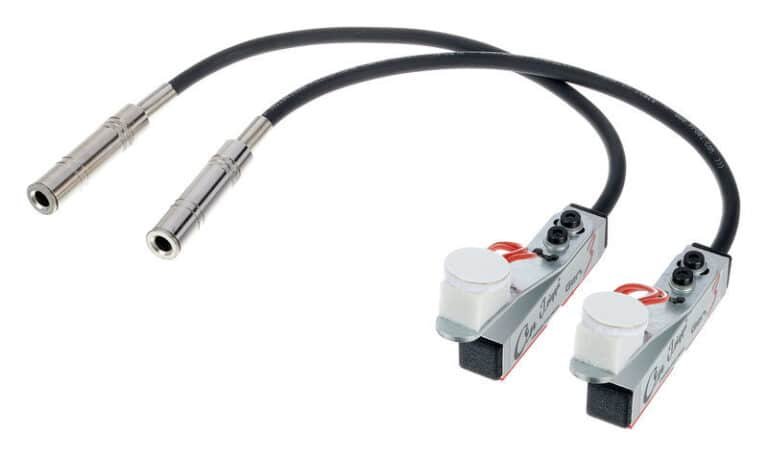 On Trigger Bass Drum Trigger version Jack : les deux triggers de pédale Gen. 3 avec leurs câbles à prise jack femelle