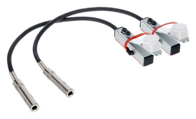 Paire de triggers On Trigger Gen. 3 vue de trois quarts, capteurs posés sur leur bloc de mousse blanche