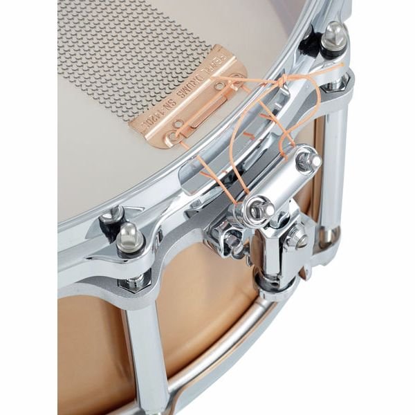 Vue de trois quarts de la Pearl Free Floating Bronze