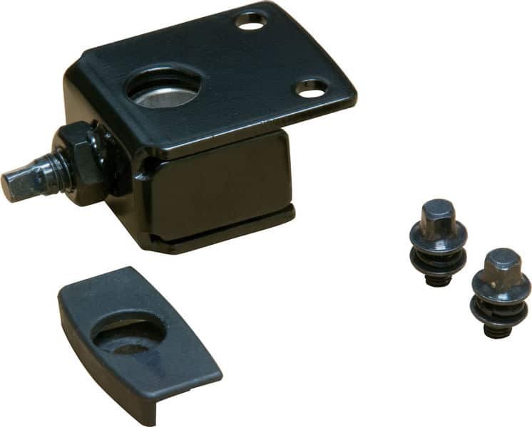 Pièces de fixation du Roland BT-1 : bride métallique à vis, cale et deux boulons