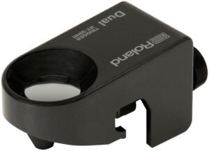 Roland RT-30HR Dual Trigger vu de trois quarts : boîtier noir, coupelle du capteur et molette de serrage