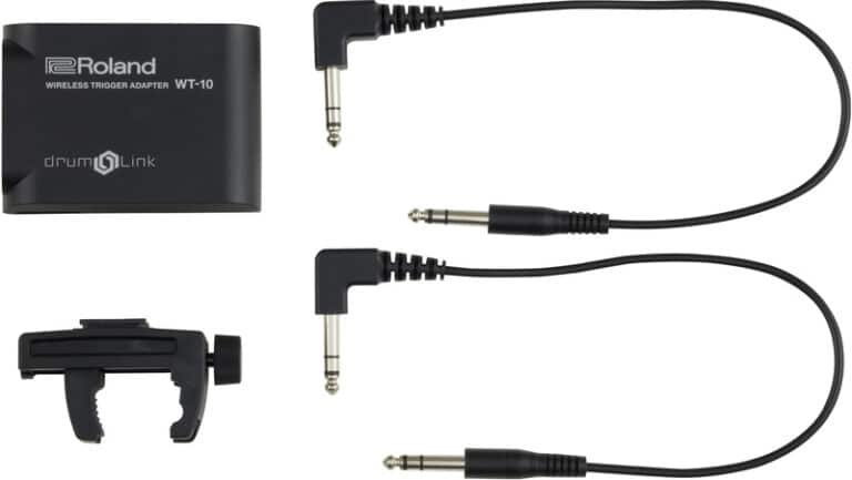 Contenu du Roland WT-10 : boßtier émetteur, pince de fixation et deux cùbles jack coudés