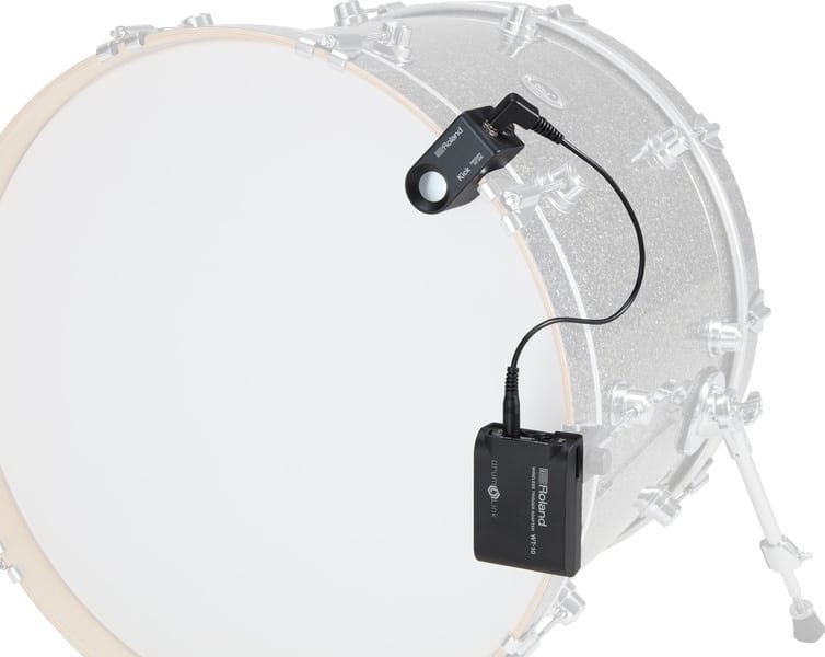 Roland WT-10 monté sur le cercle d'une grosse caisse acoustique et relié à un trigger Roland de grosse caisse