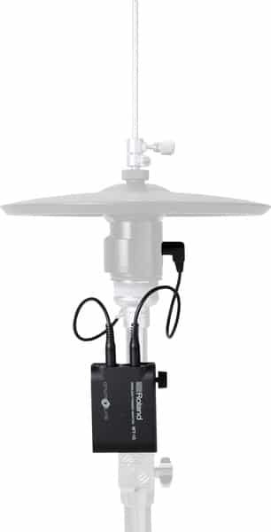 Roland WT-10 fixé sur un pied de cymbale et relié par deux cùbles à un pad de cymbale électronique