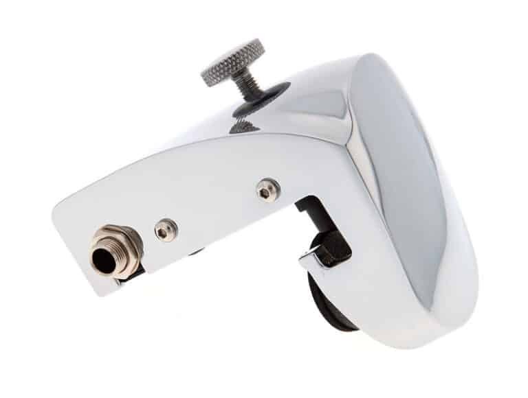 Yamaha DT50S vu de profil : coque chromée, vis moletée de serrage et prise jack